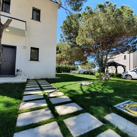 Holidays To Remember-sea Lovers Villa Plazhi San Pietro